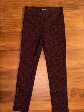Patterned Burgundy Leggings